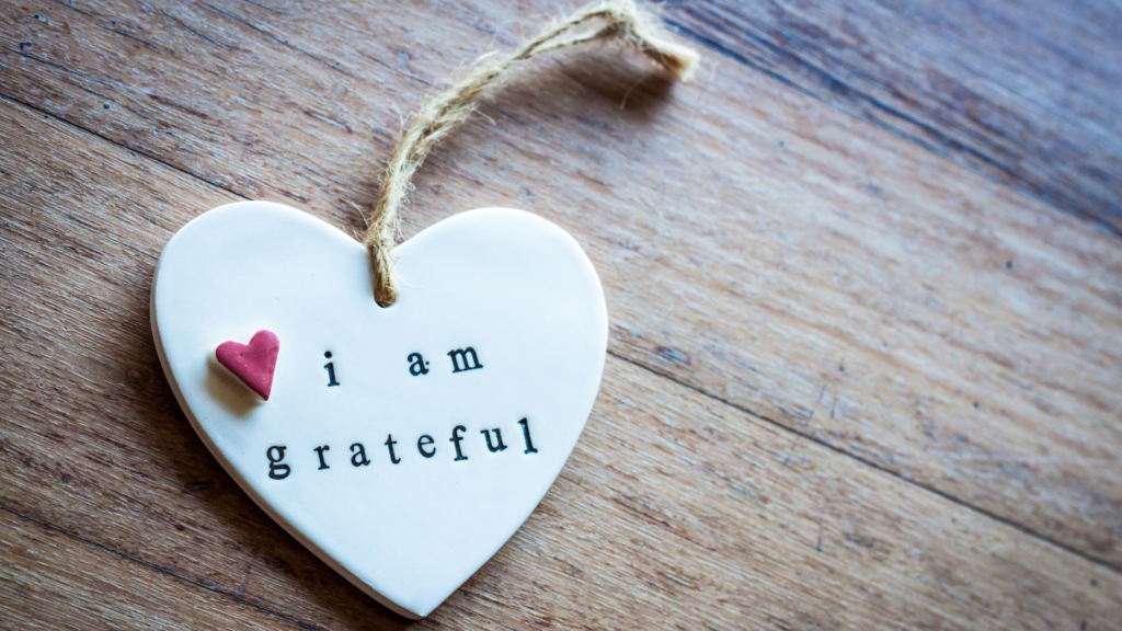 A white heart ornament that says I am grateful